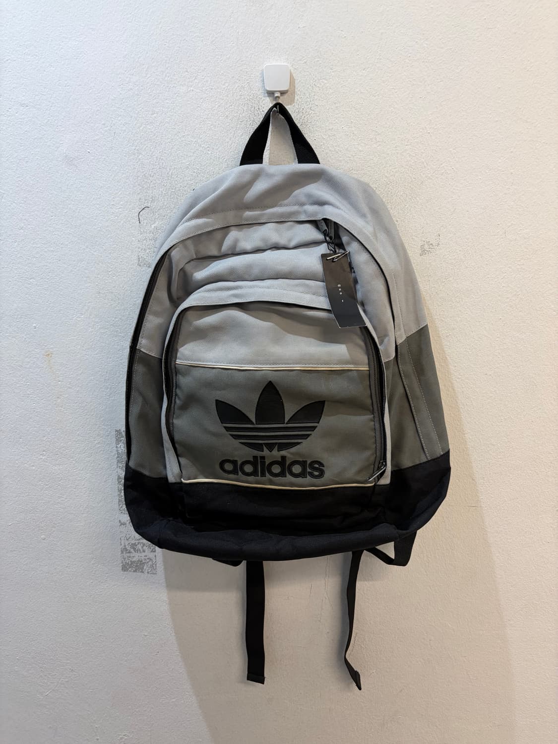 Adidas Originals Grey Logo Backpack 상품이미지3