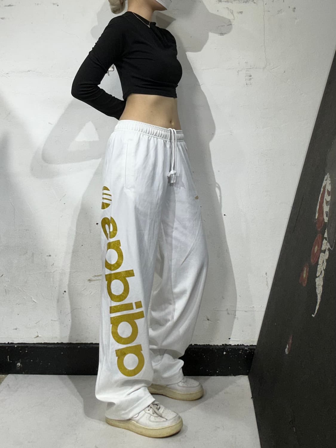 아디다스 화이트 골드 스펠아웃 와이드 트레이닝 팬츠 추리닝 바지 S 상품이미지1