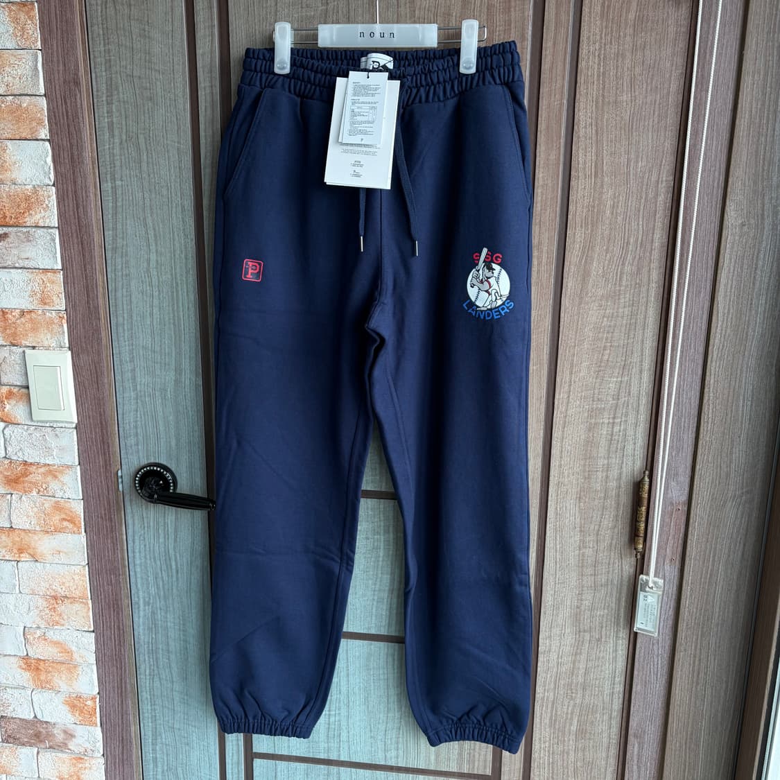새상품(L) 오버더피치 SSG 랜더스 스웨트팬츠 네이비 상품이미지1