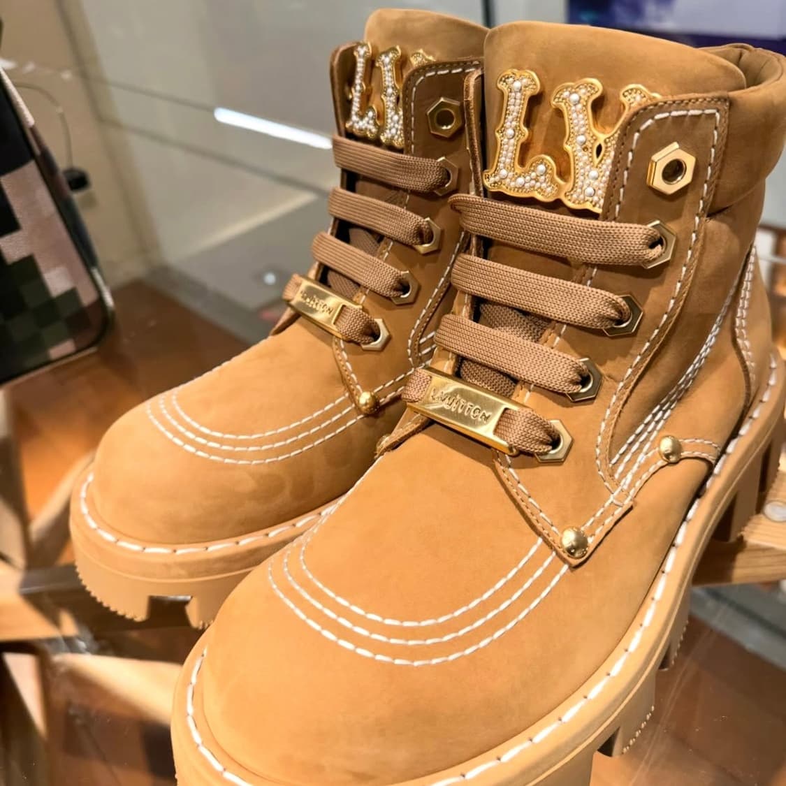 루이비통 퍼렐 런웨이 컬렉션 LV 체커 부츠 상품이미지1