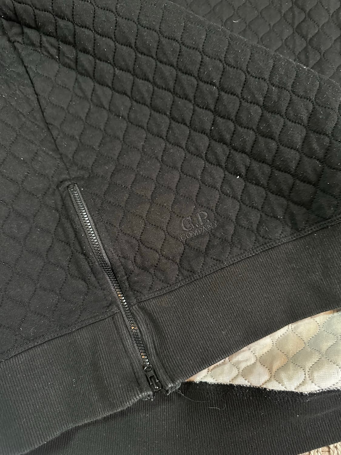 CP컴퍼니 퀼팅 렌즈 와펜 맨투맨 105 상품이미지6