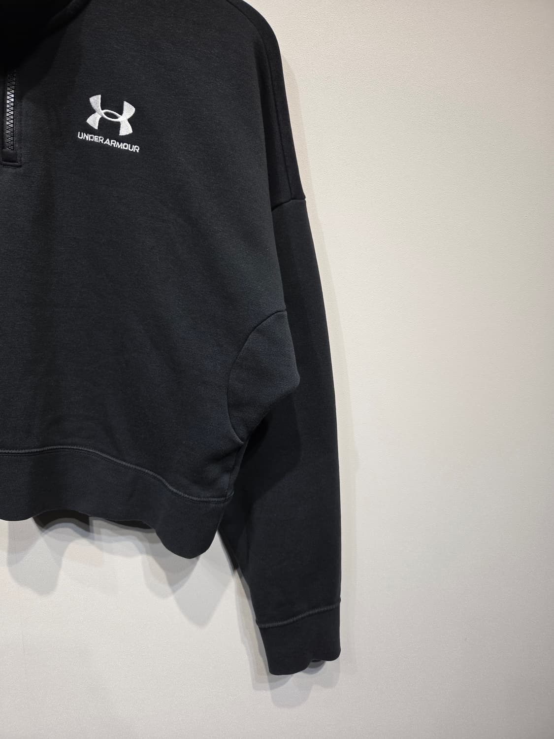 언더아머 블랙 하프집업 크롭 맨투맨 상품이미지5