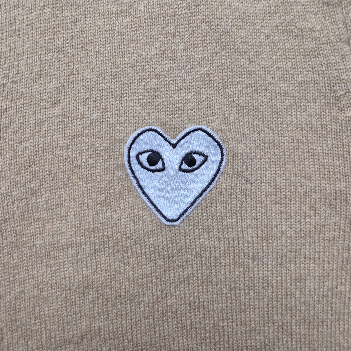 [M] 꼼데가르송 하트로고 가디건 베이지 상품이미지6