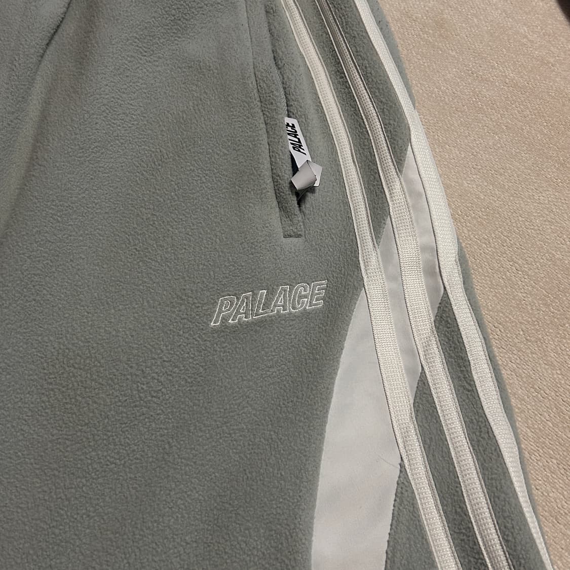 팔라스 x 아디다스 조거 팬츠 (플리스소재) 상품이미지3
