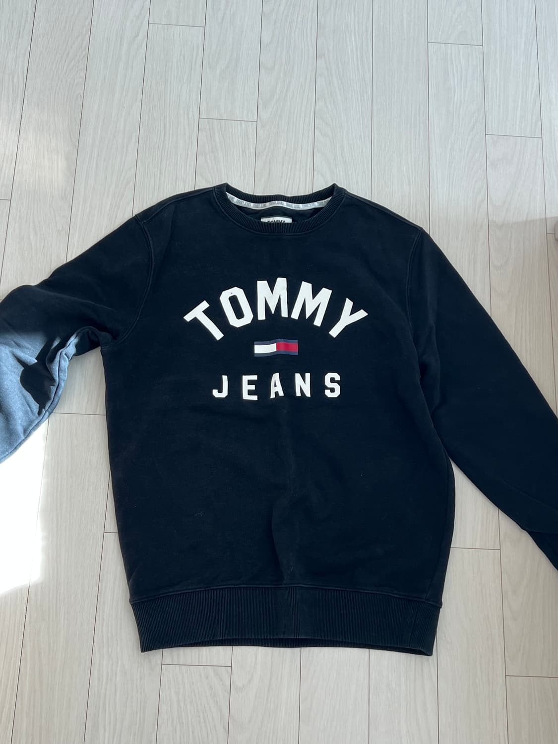 타미힐미거 맨투맨 상품이미지1