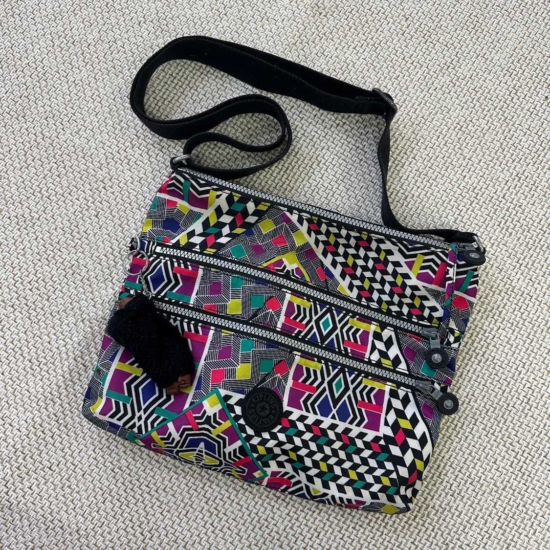 실측확인 키플링 패턴 크로스백 0409D 상품이미지1