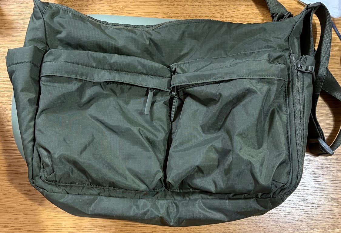 유니클로 멀티포켓 크로스백 상품이미지1