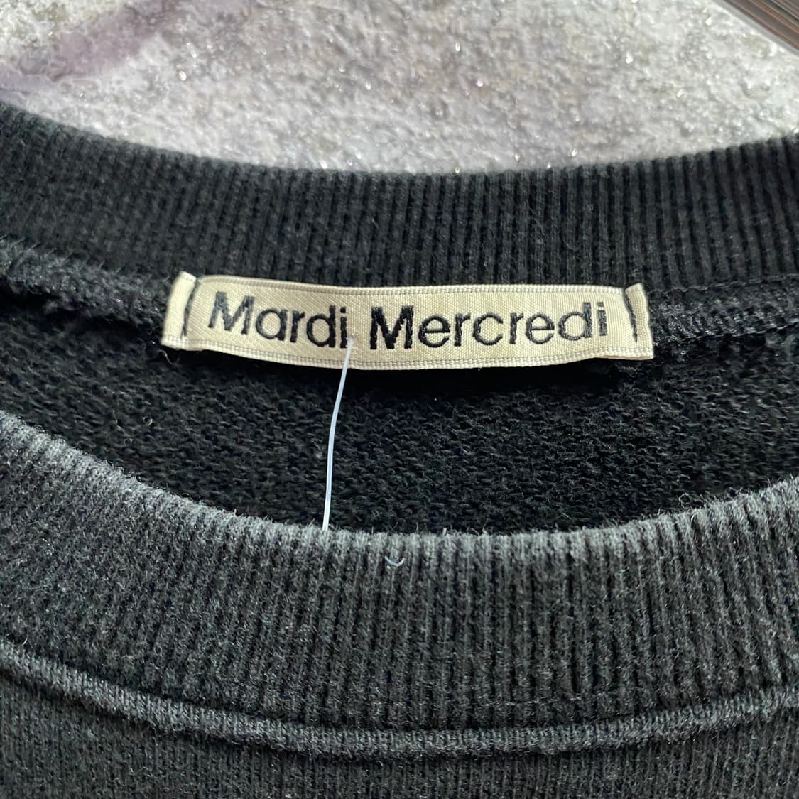 마르디 메크르디 플라워 로고 블랙 맨투맨 B3556 상품이미지3