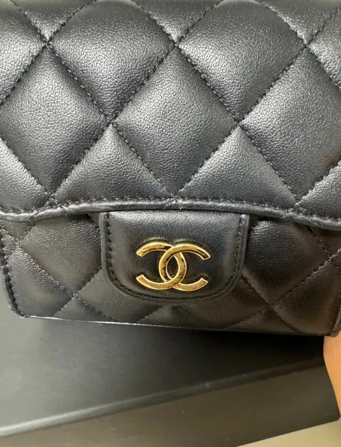 샤넬 블랙 램스킨 미니 플랩백 핸들 체인백 AP2682 상품이미지6