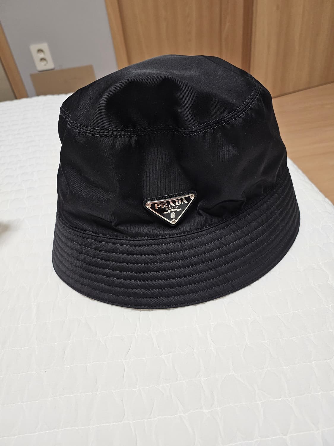 프라다버킷햇 상품이미지1