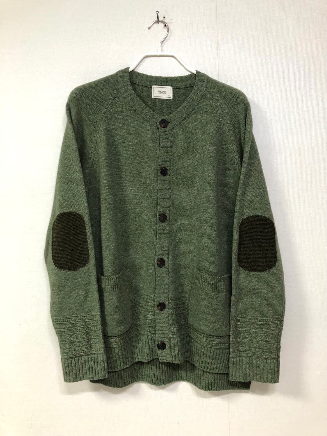 어나더오피스 남성 메리노 울혼방 엘보우패치 라운드넥 가디건 _ 그린 상품이미지1