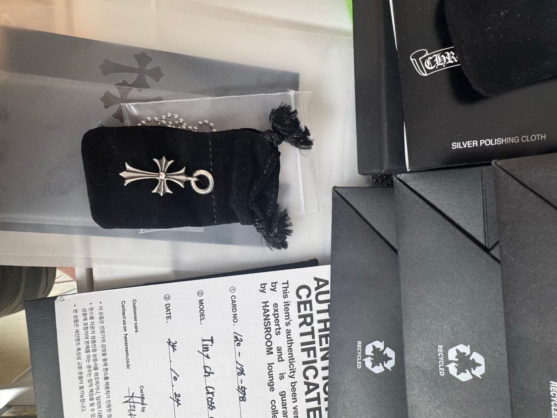 크롬하츠 타이니 크로스 참 상품이미지1