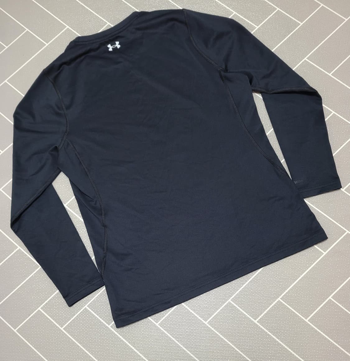 언더아머 골프 히트기어 피티드 롱슬리브 블랙 긴팔티 XL 상품이미지2