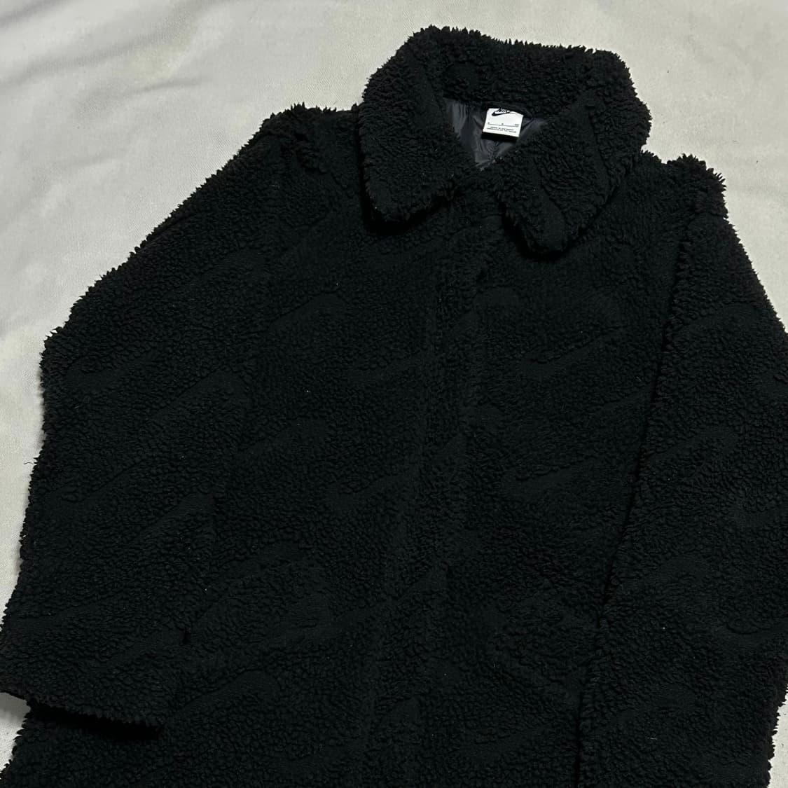 S 나이키 여성용 블랙 뽀글이 롱 코트 상품이미지1