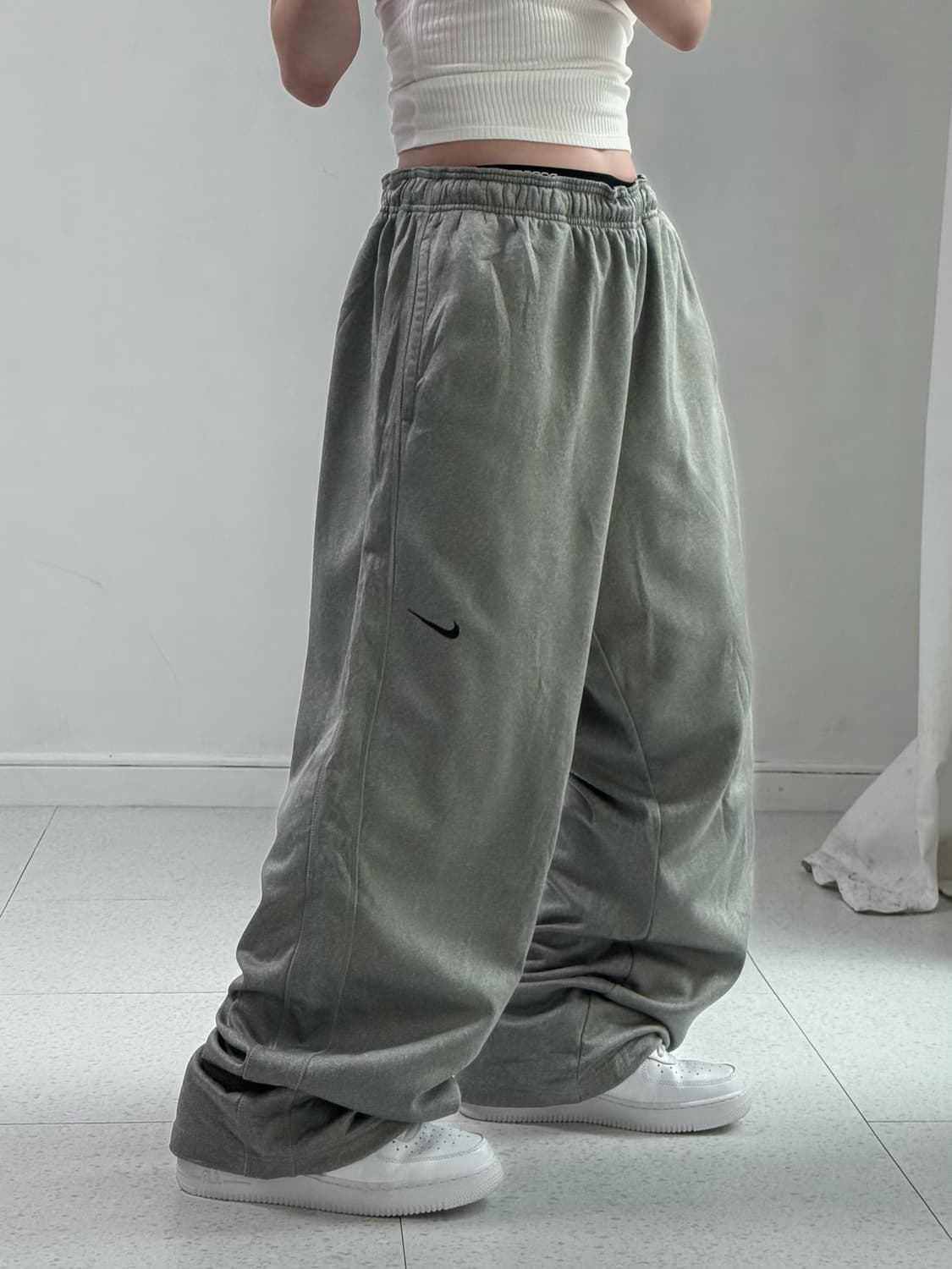 나이키 차콜 그레이 트랙팬츠 상품이미지2