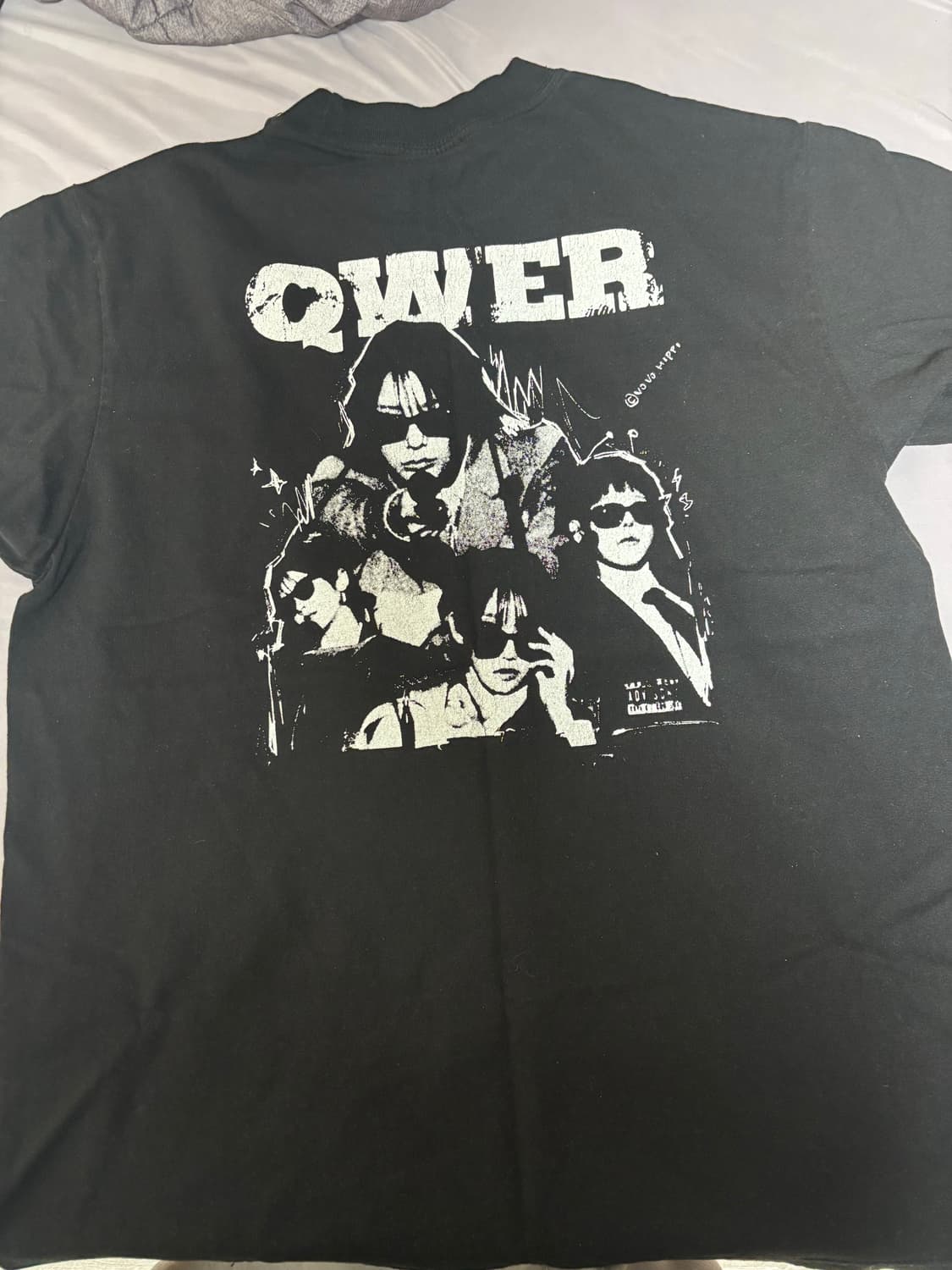 QWER 굿즈 티셔츠 상품이미지2