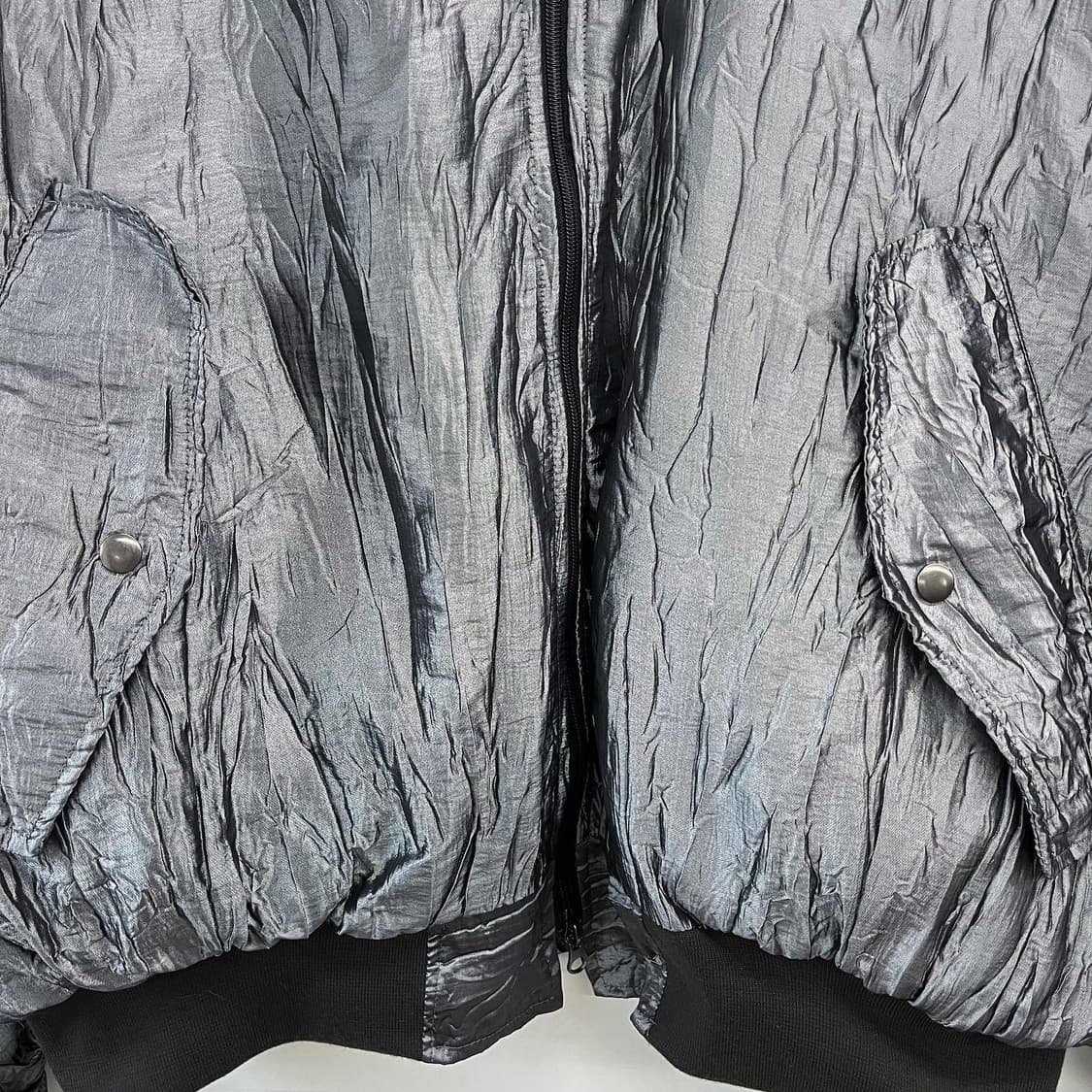 메탈릭 실버 투웨이 나일론 샤틴 셔링 퀄티드 ma-1 상품이미지4