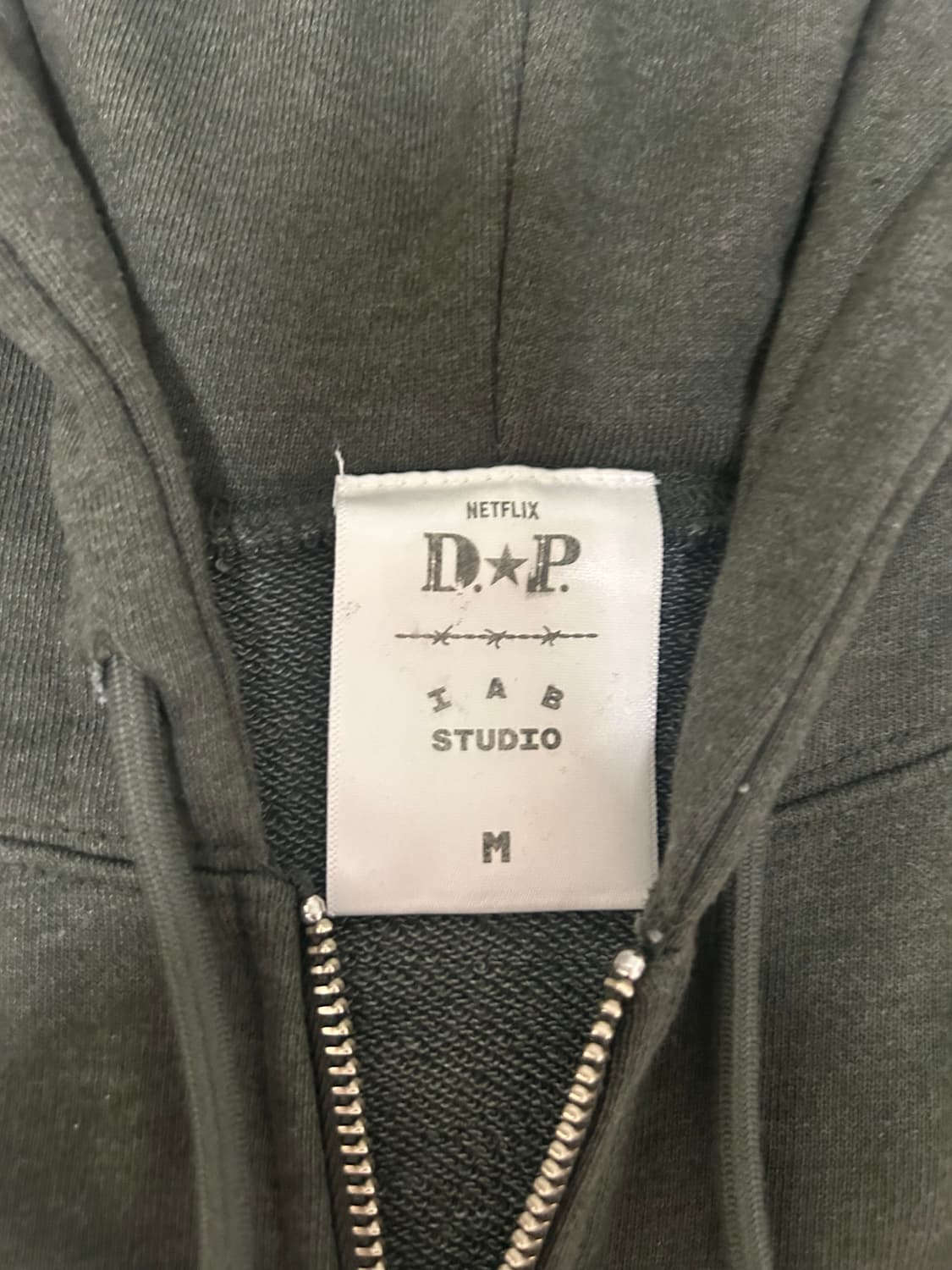 아이앱 스튜디오 x D.P 후드 집업 다크 그린 상품이미지3