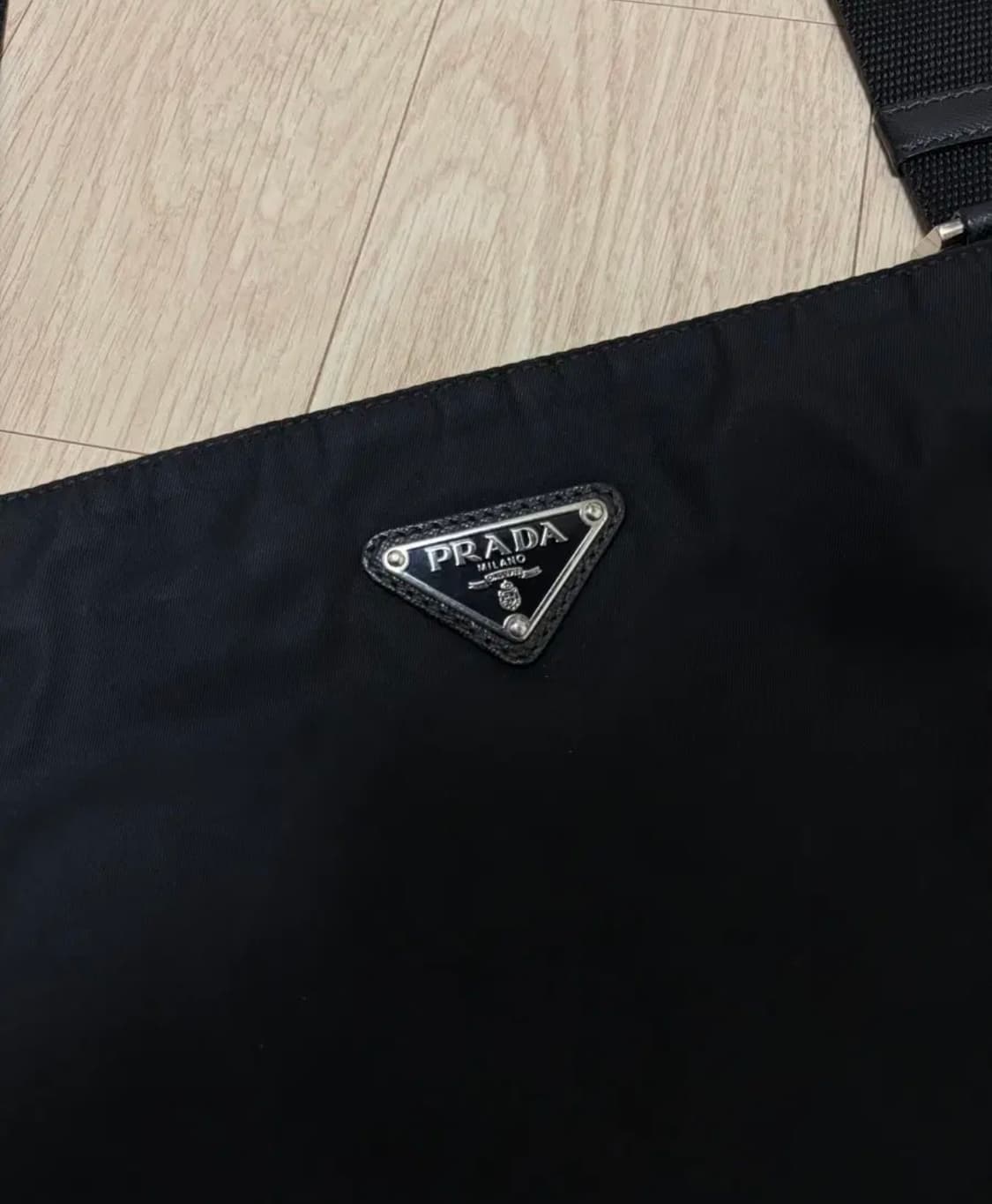 프라다 나일론 크로스백 상품이미지2