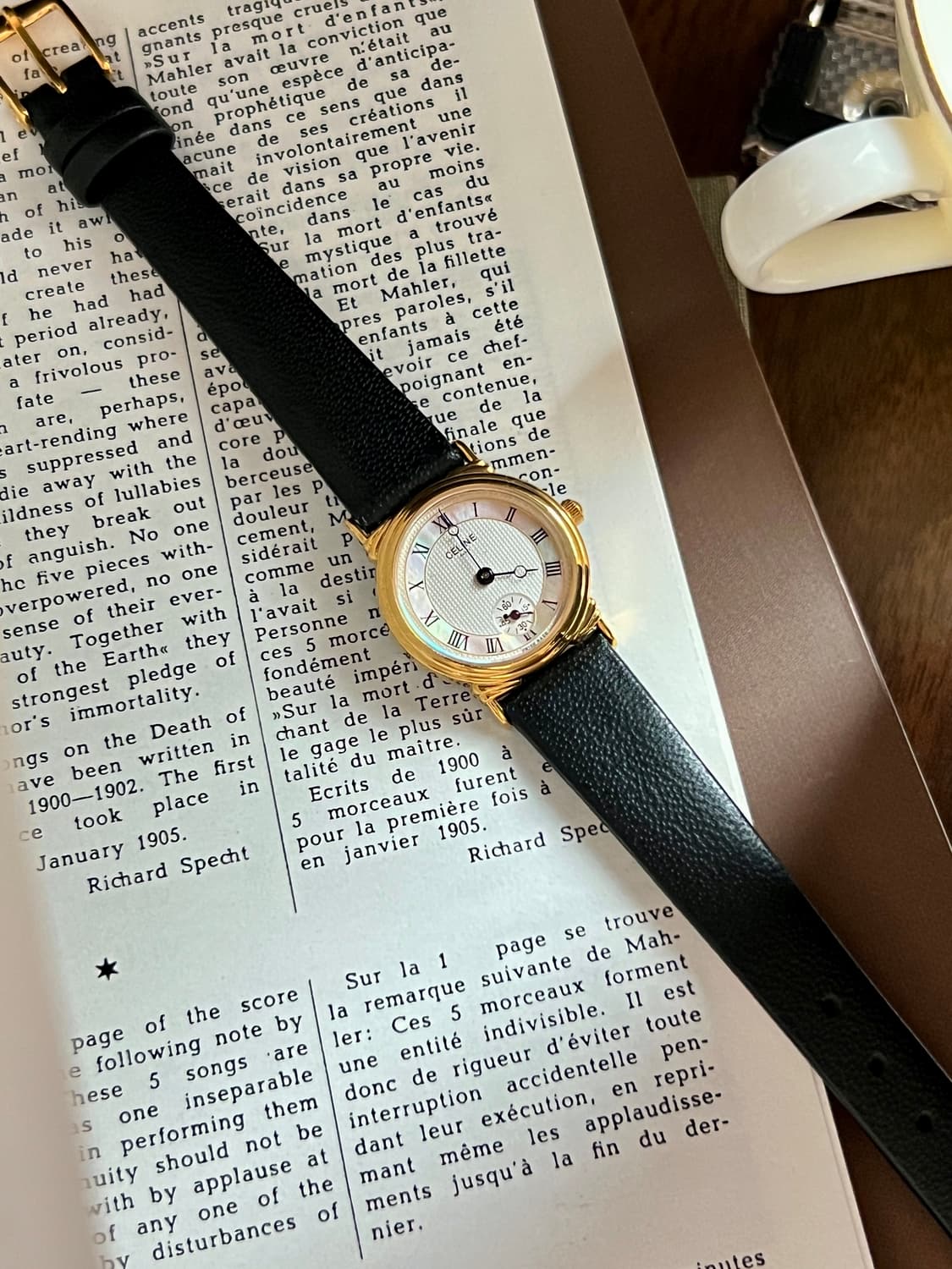 셀린느 스몰세컨드 골드 라운드 시계  / 정품감정.케어 상품이미지5