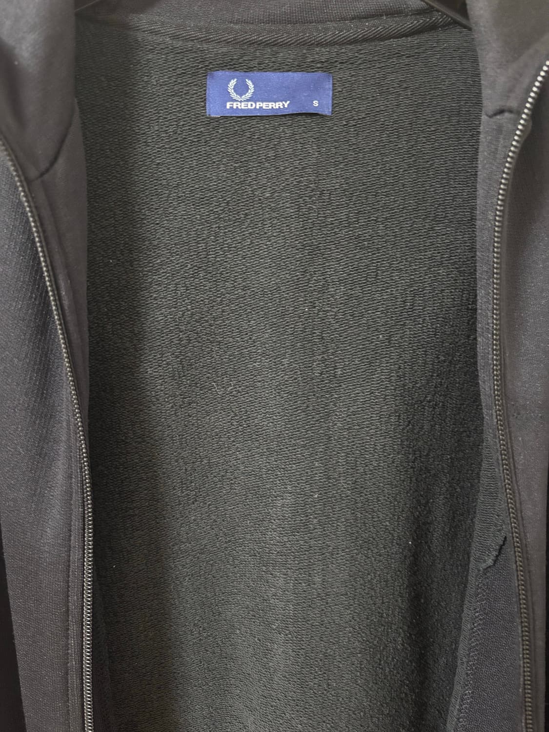 프레드페리 블랙 후드 집업 상품이미지3