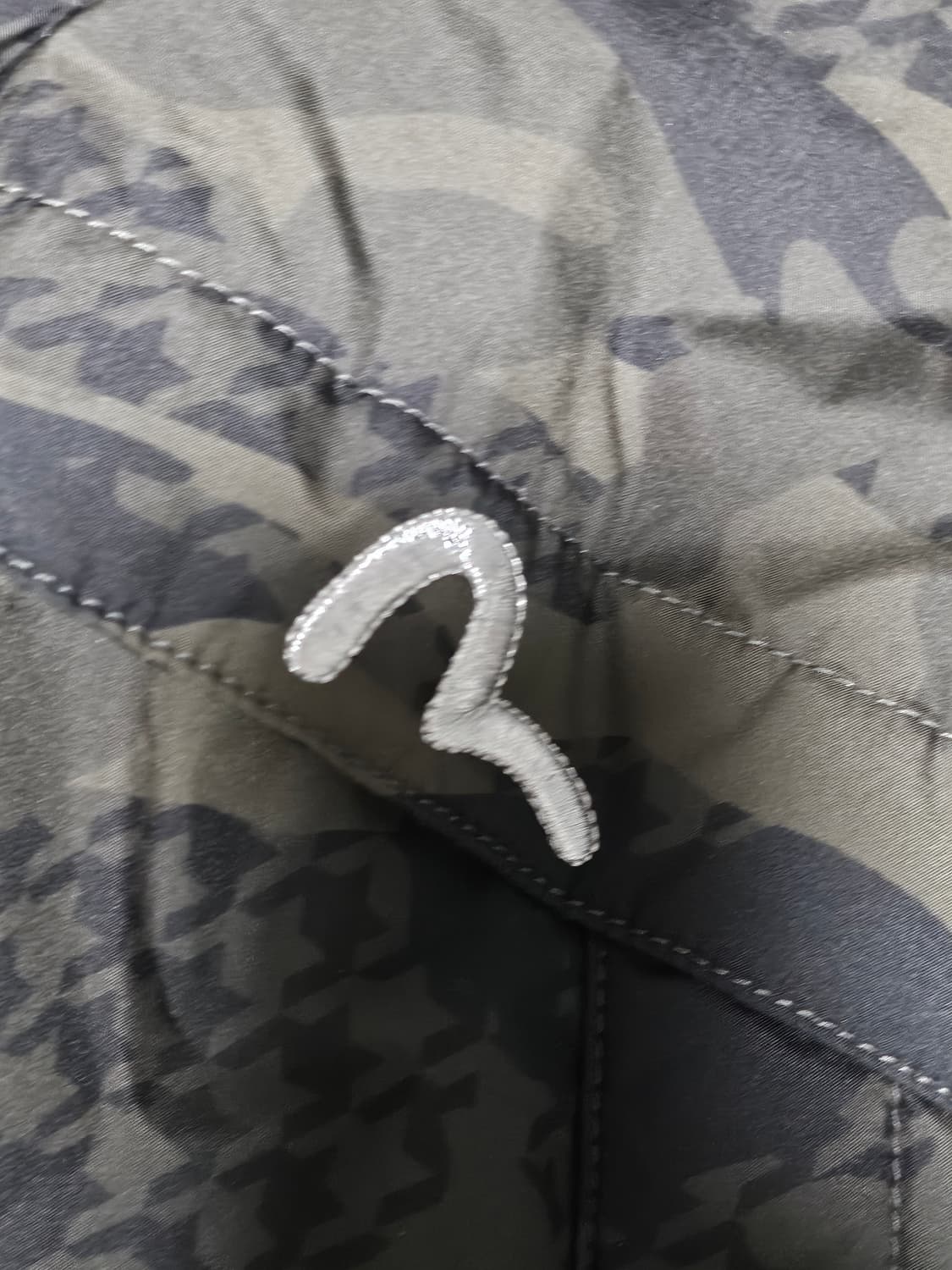 에비수 카모 경량 패딩 L 상품이미지3