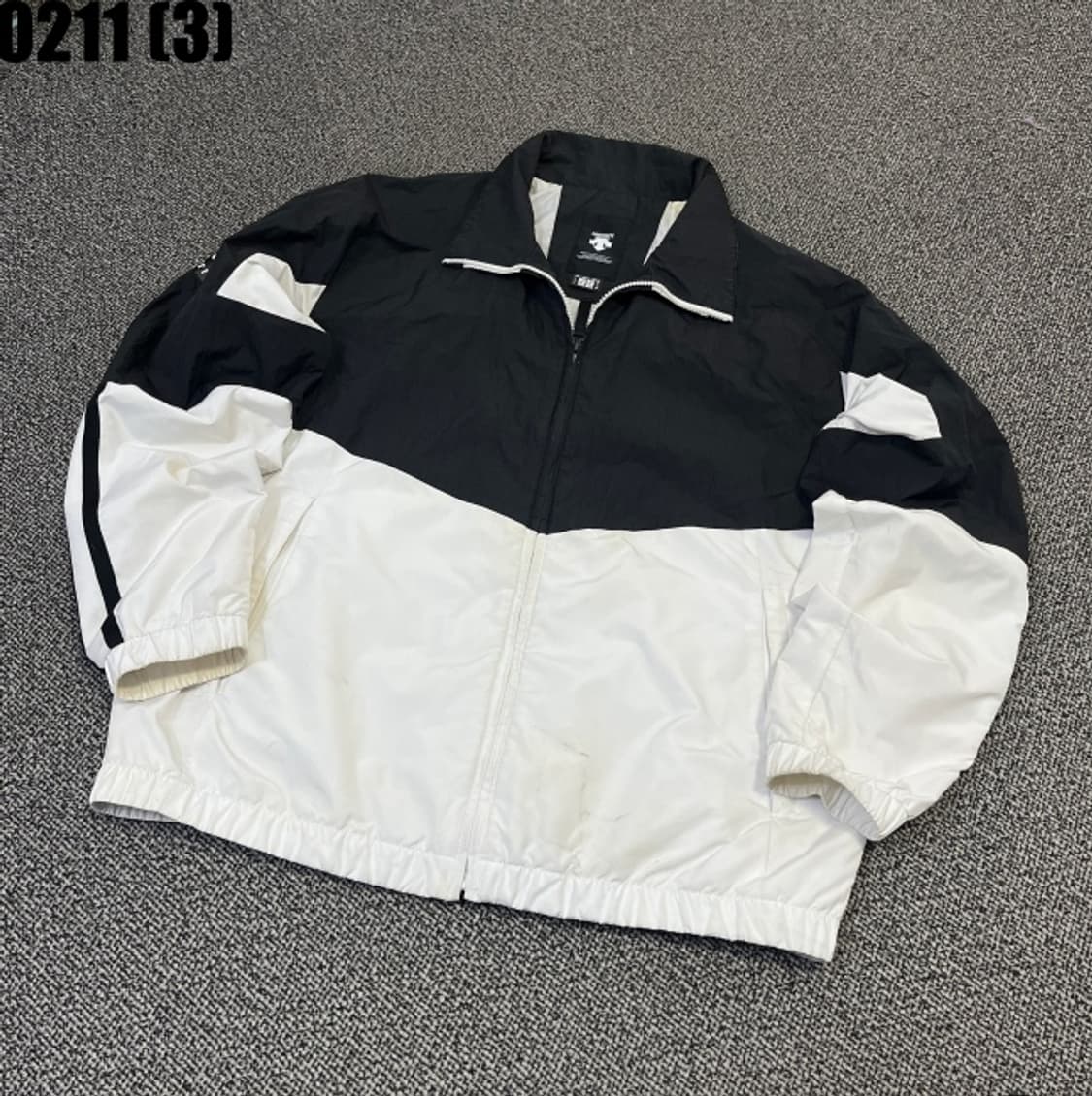 데상트 바람막이 자켓 상품이미지1