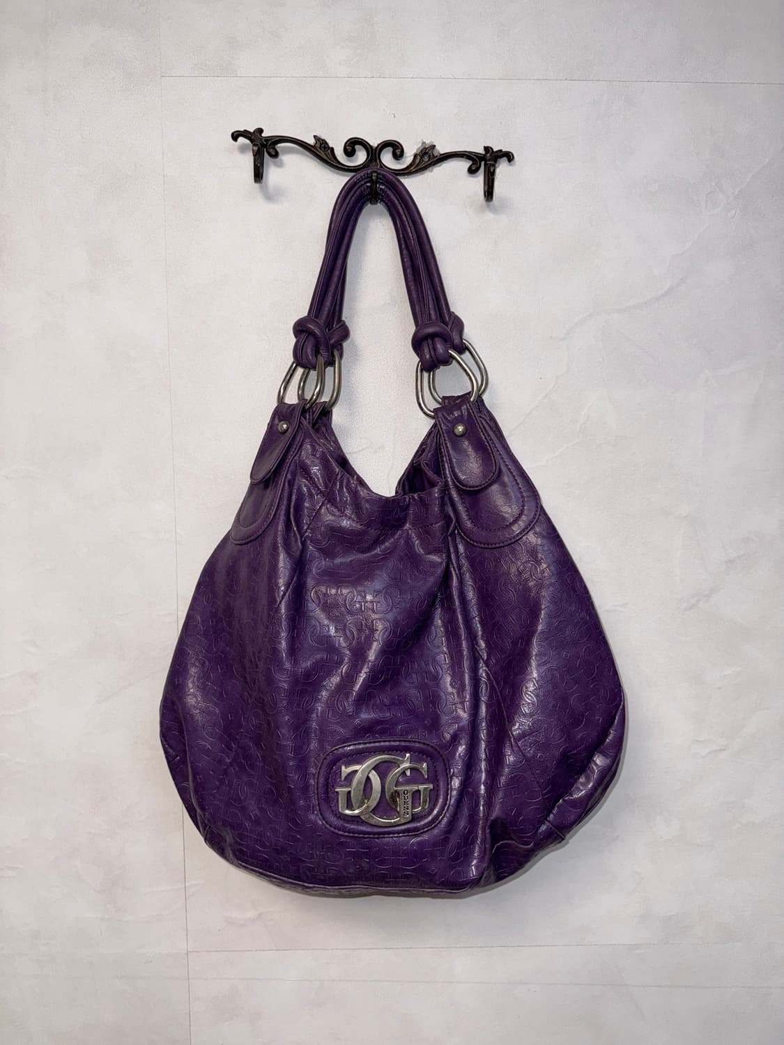 Guess deep purple leather logo big 숄더백 상품이미지1