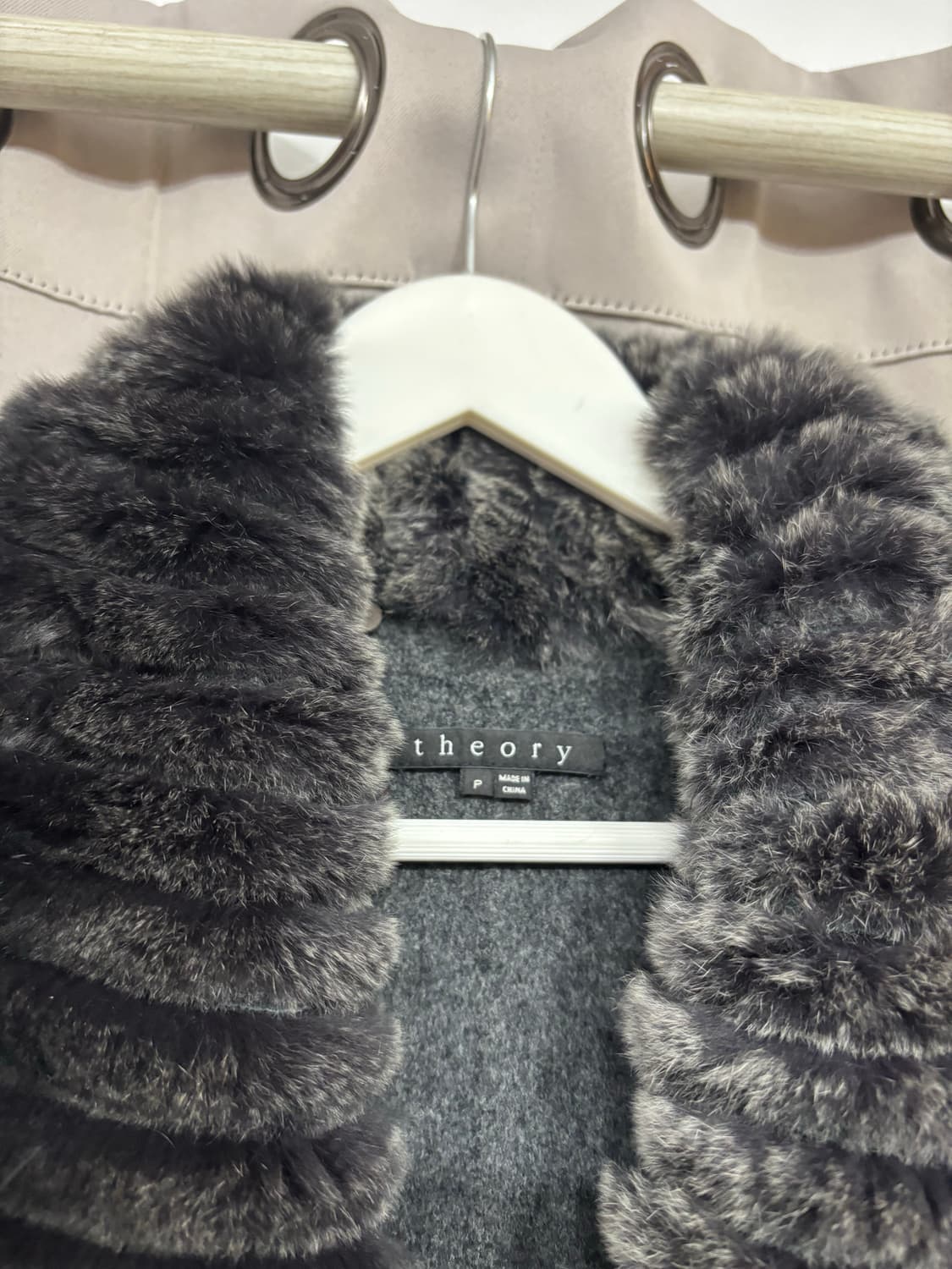 띠어리 여성 토끼털 코트 Free사이즈 상품이미지4