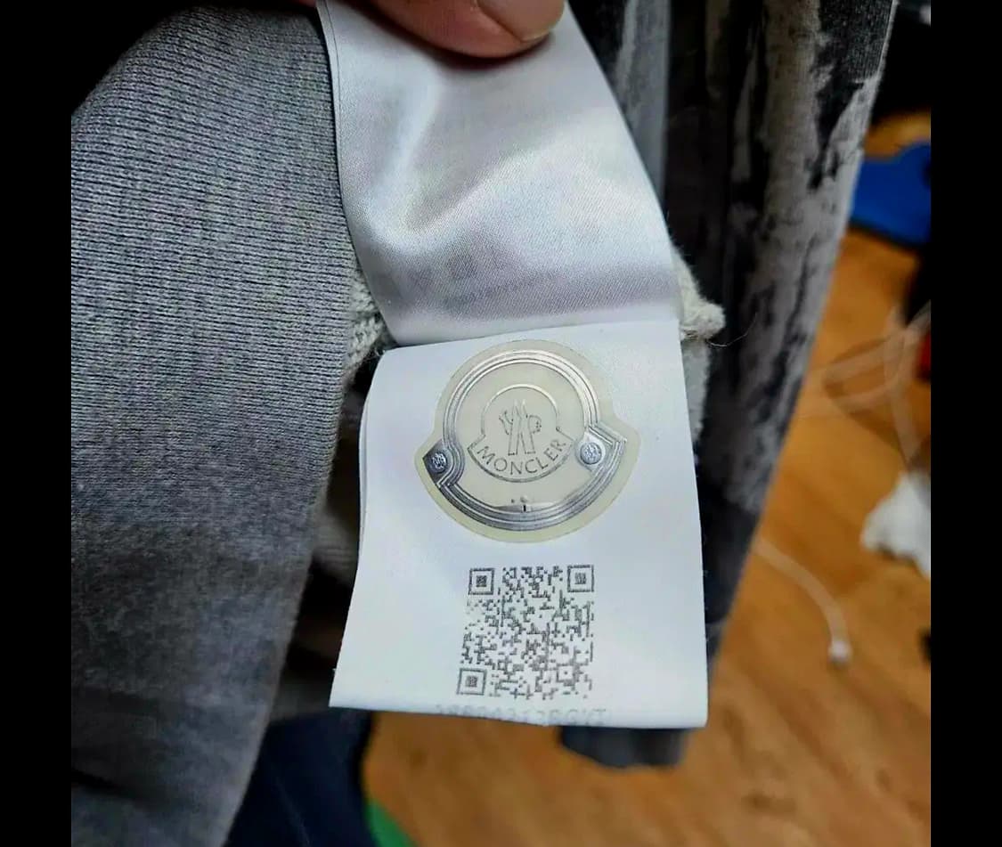 몽클레어 남성용 그레이 맨투맨  정품 팝니다 상품이미지7