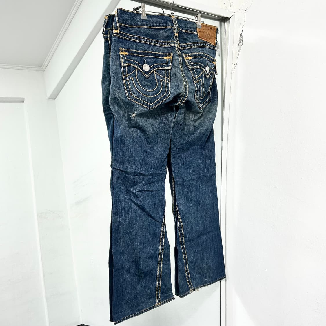 트루릴리전 레이어드 데미지 부츠컷 데님 팬츠 상품이미지5