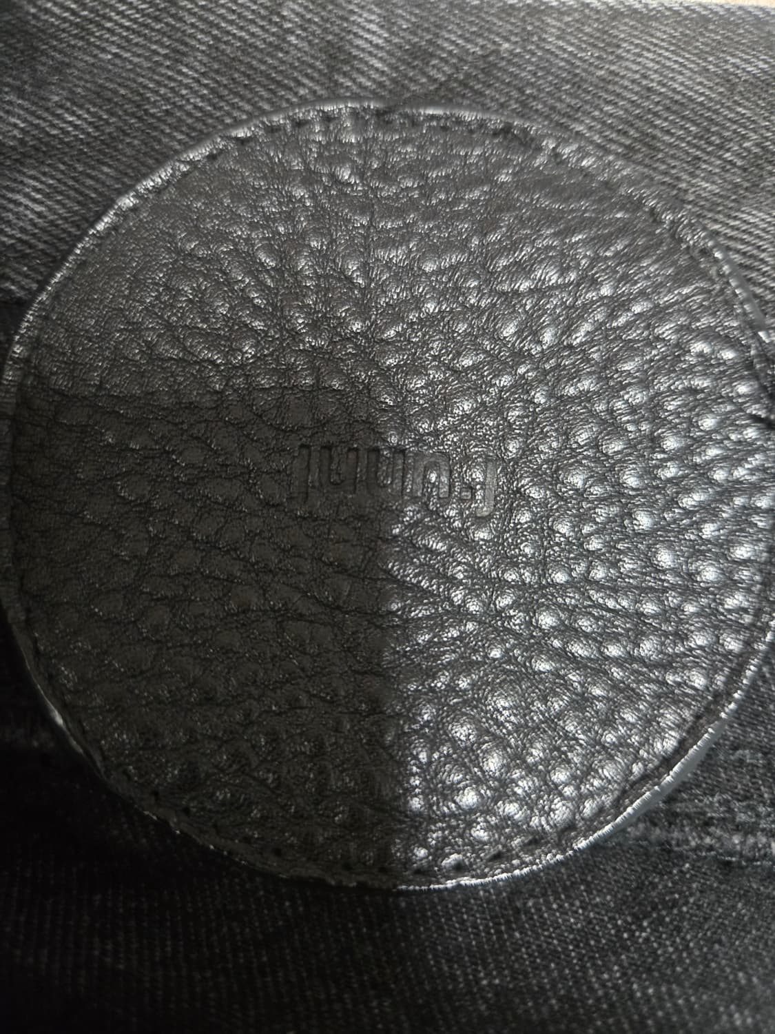 준지(Juun.J) 블랙 워싱 무릎 절개 조거 데님 (48사이즈) 상품이미지3