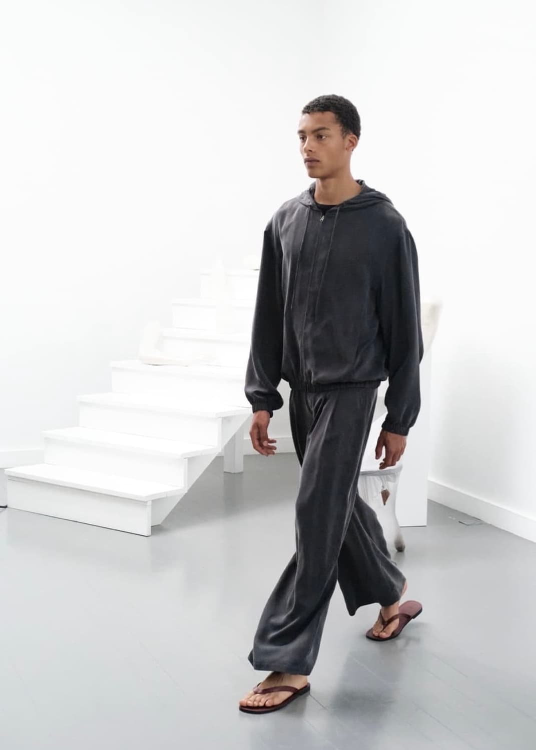 아모멘토 큐프로 후드집업 차콜M 상품이미지2