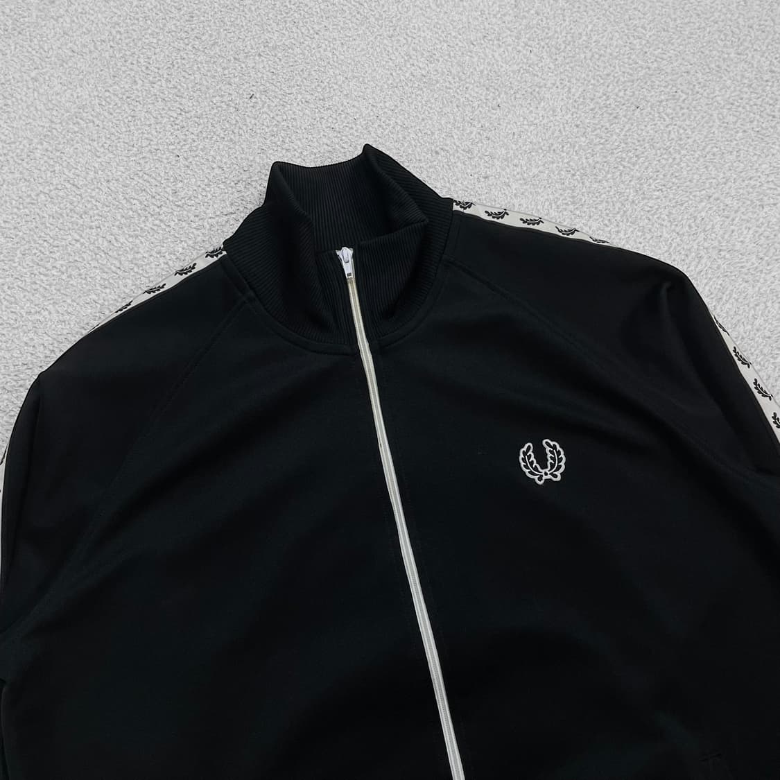 프레드페리 테잎 트랙 자켓 블랙 상품이미지2