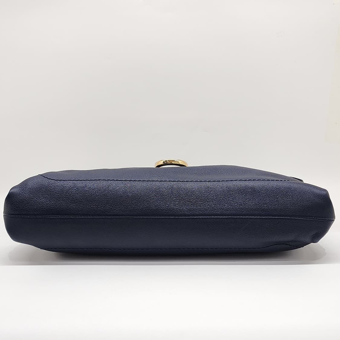 페라가모 간치니 체인 플랩백 금장 네이비 상품이미지3