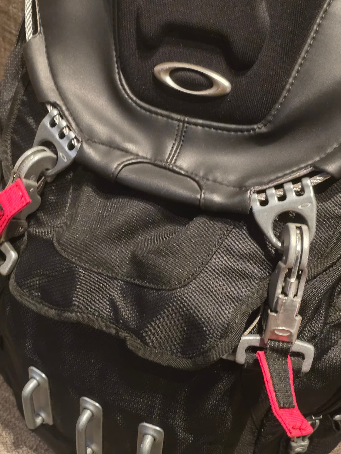 Oakley 오클리 키친 싱크 백팩 실버 블랙 상품이미지3