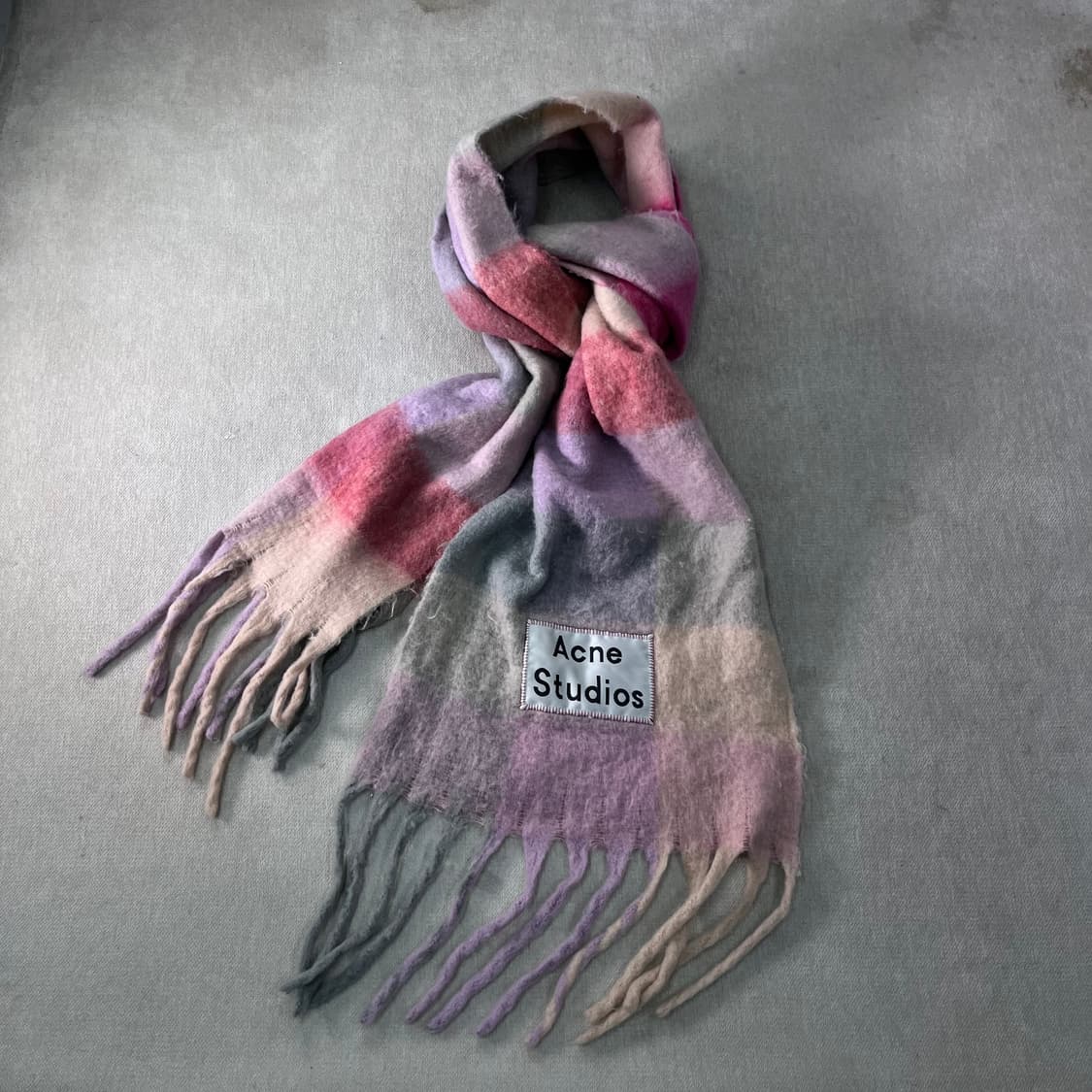 아크네스듀디오 모헤어 핑크 머플러 상품이미지1