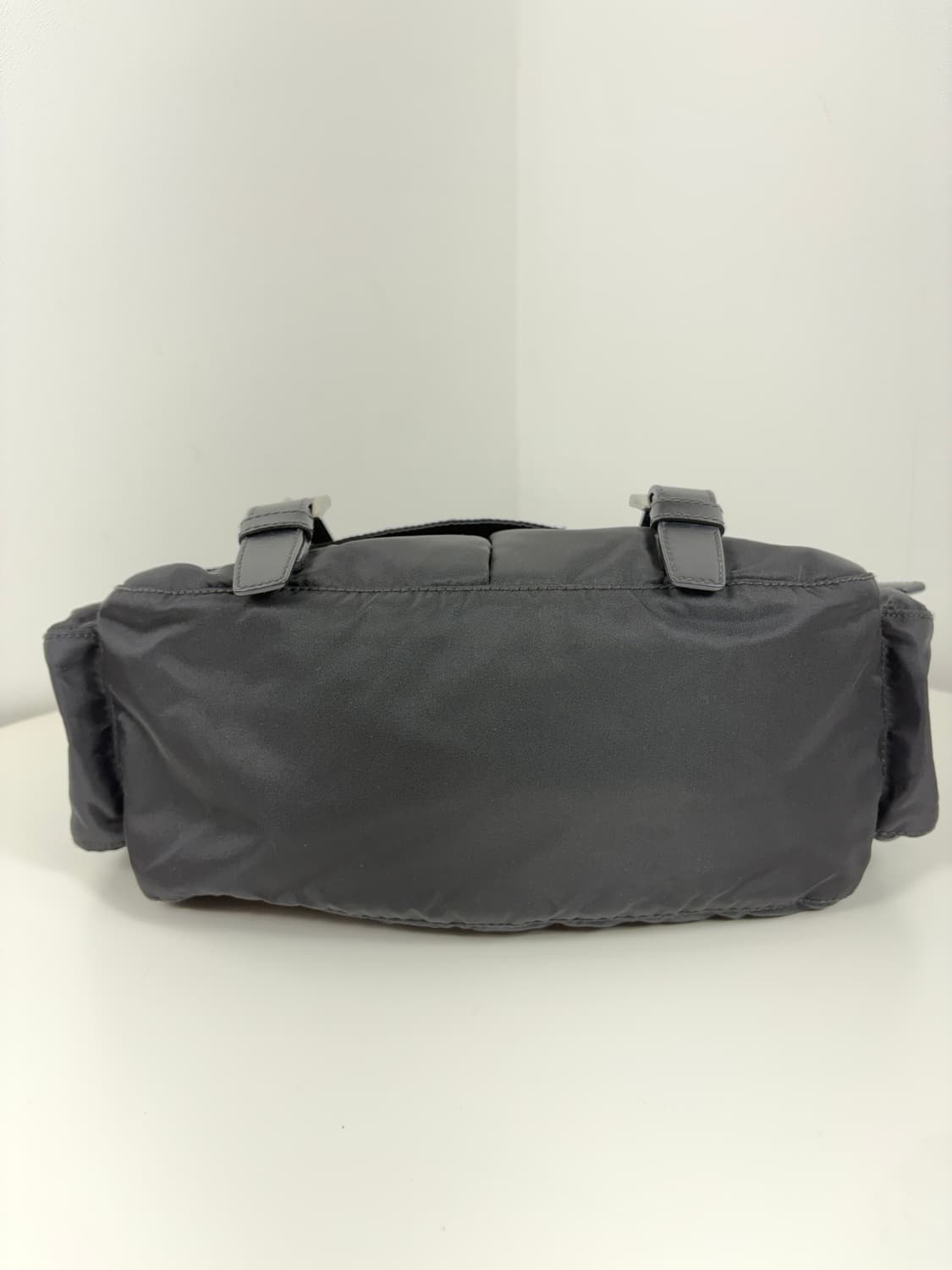 프라다 나일론 사이드포켓 메신저백 상품이미지5