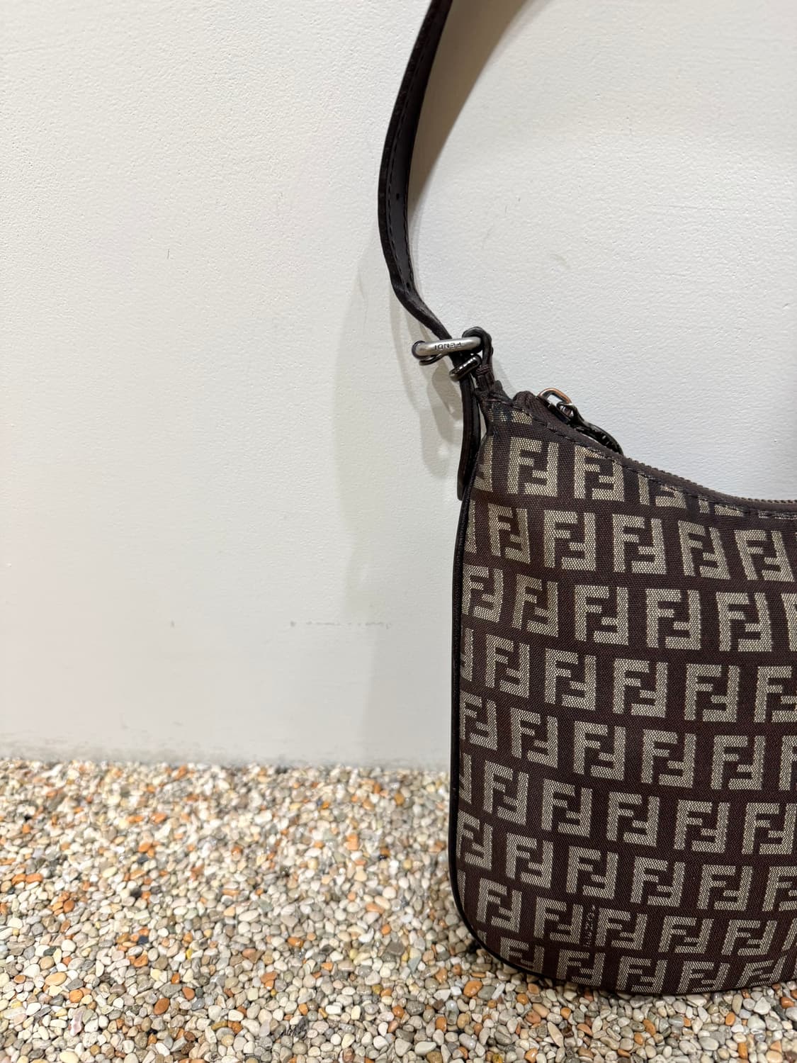 FENDI 펜디 주카 오이스터 숄더백 상품이미지4
