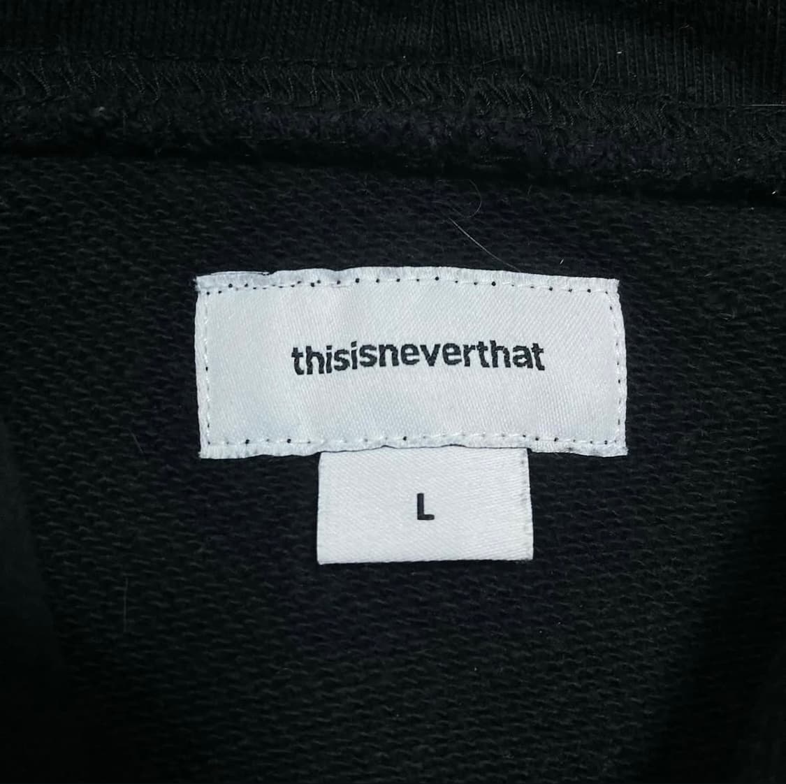 디스이즈네버댓 스펠아웃 로고 블랙 후드티 상품이미지2
