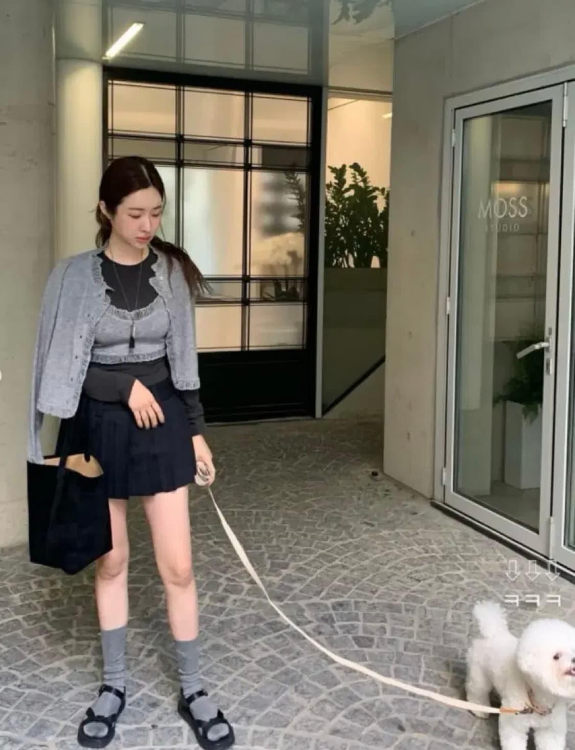 The row 더로우 파크백 미듐 누벅 스웨이드 블랙 상품이미지10