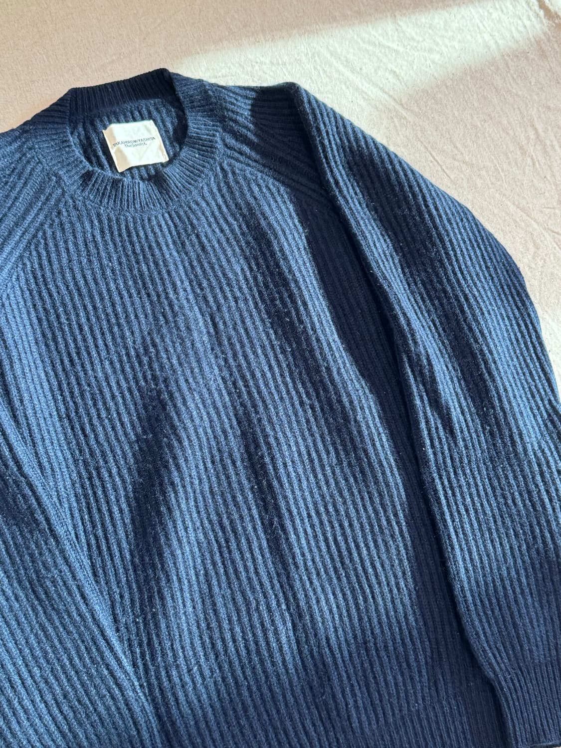 솔로이스트 14aw 캐시미어 네이비 스웨터 상품이미지2