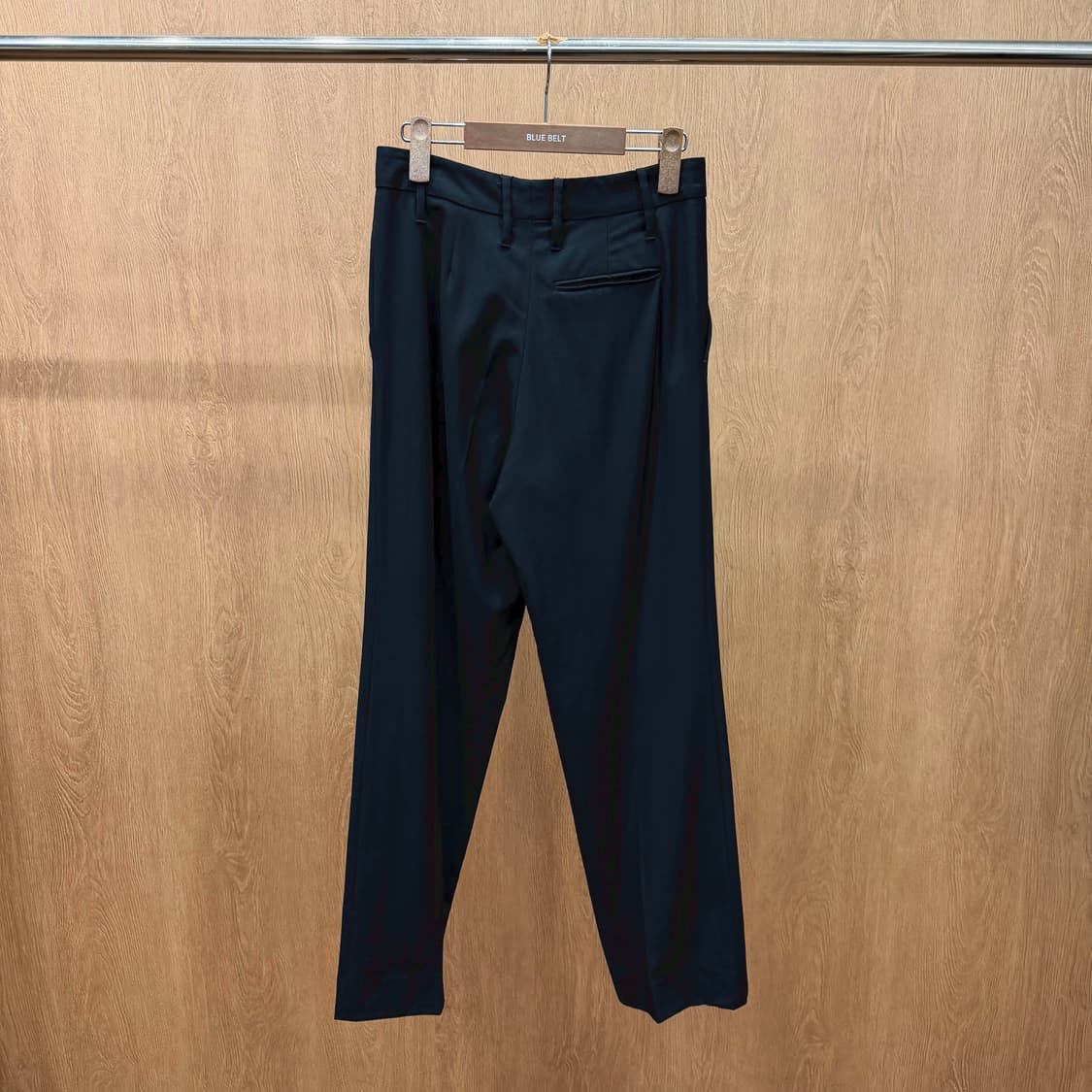 구찌 슬랙스 더블 버튼 지퍼 클로징 싱글 백포켓 디테일 스트레이트핏 블랙 상품이미지3