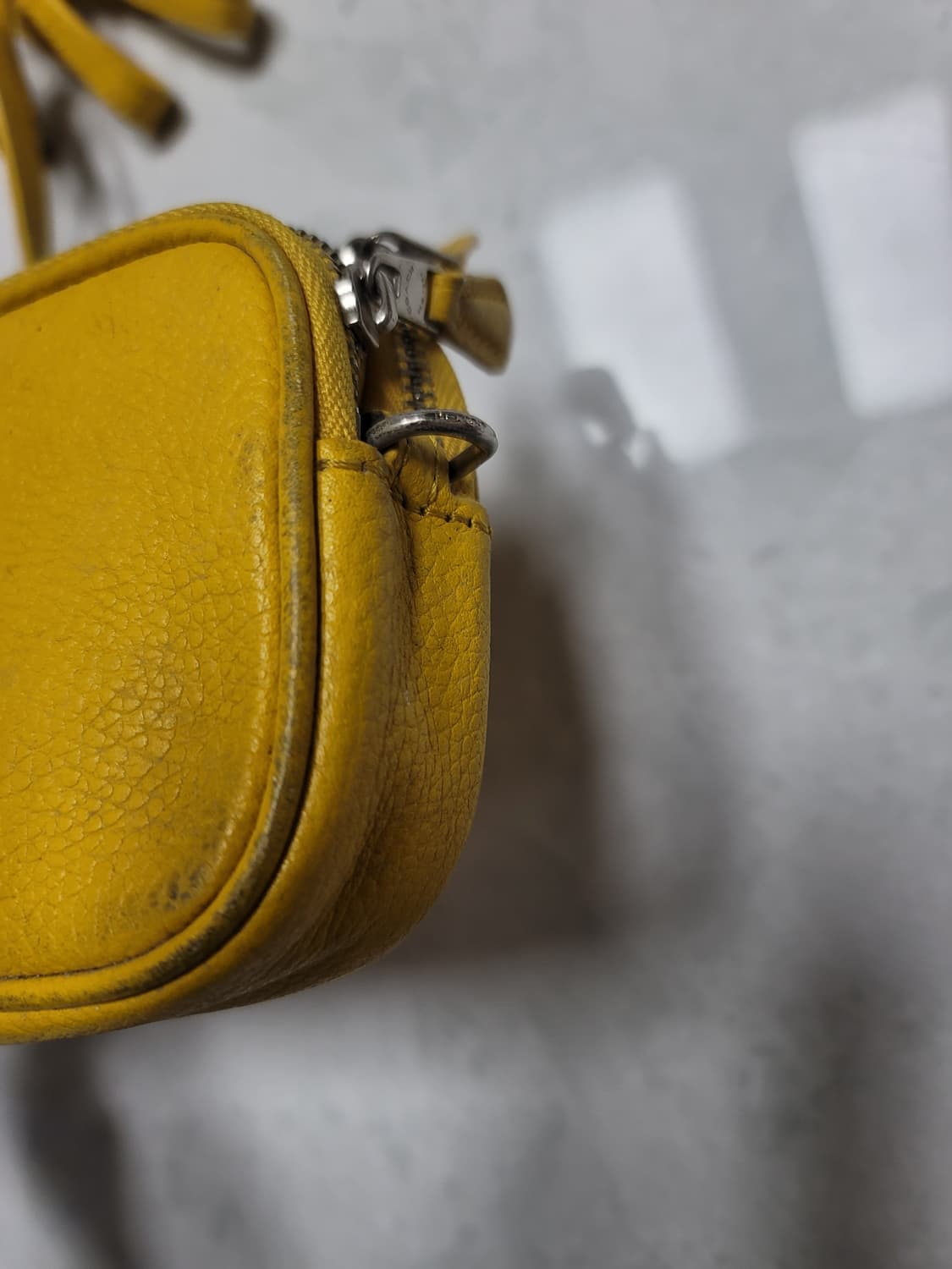 코치 미니백 노랑 상품이미지3