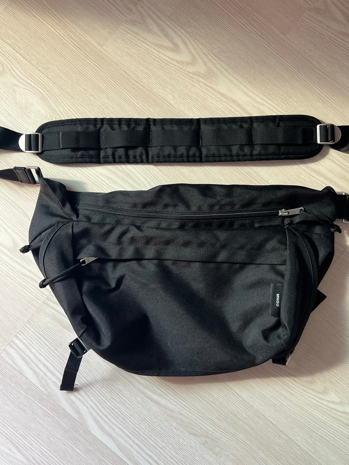 mngu 코듀라 숄더백 상품이미지1