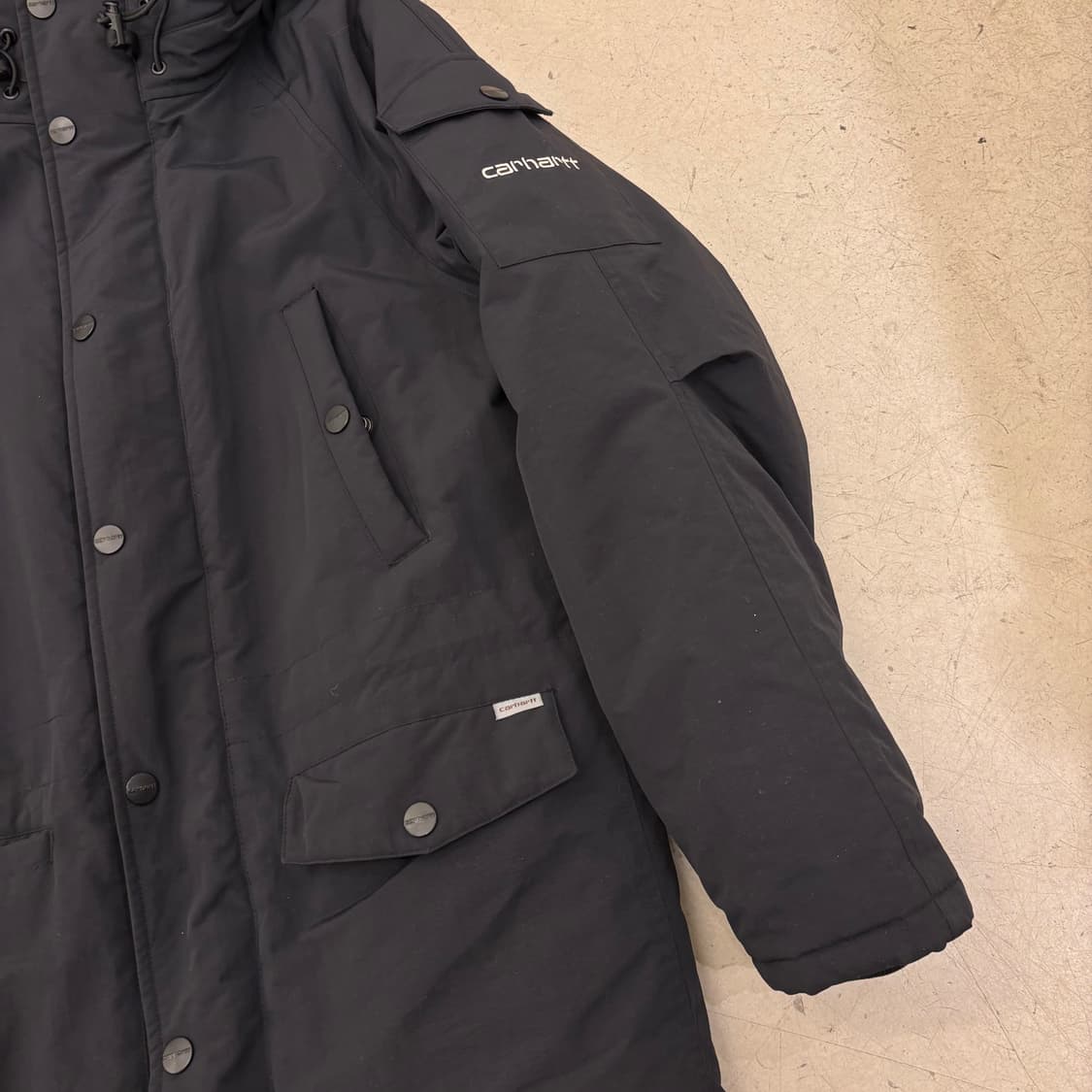 칼하트 블랙 앵커리지 파카 상품이미지2