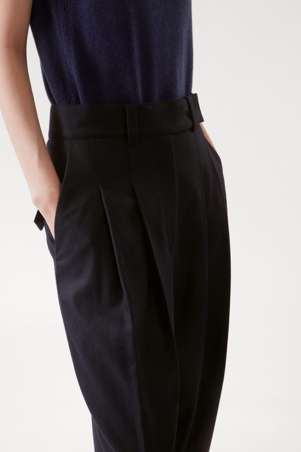 COS 1023757 코스 울 큐롯 팬츠 네이비 34 상품이미지2