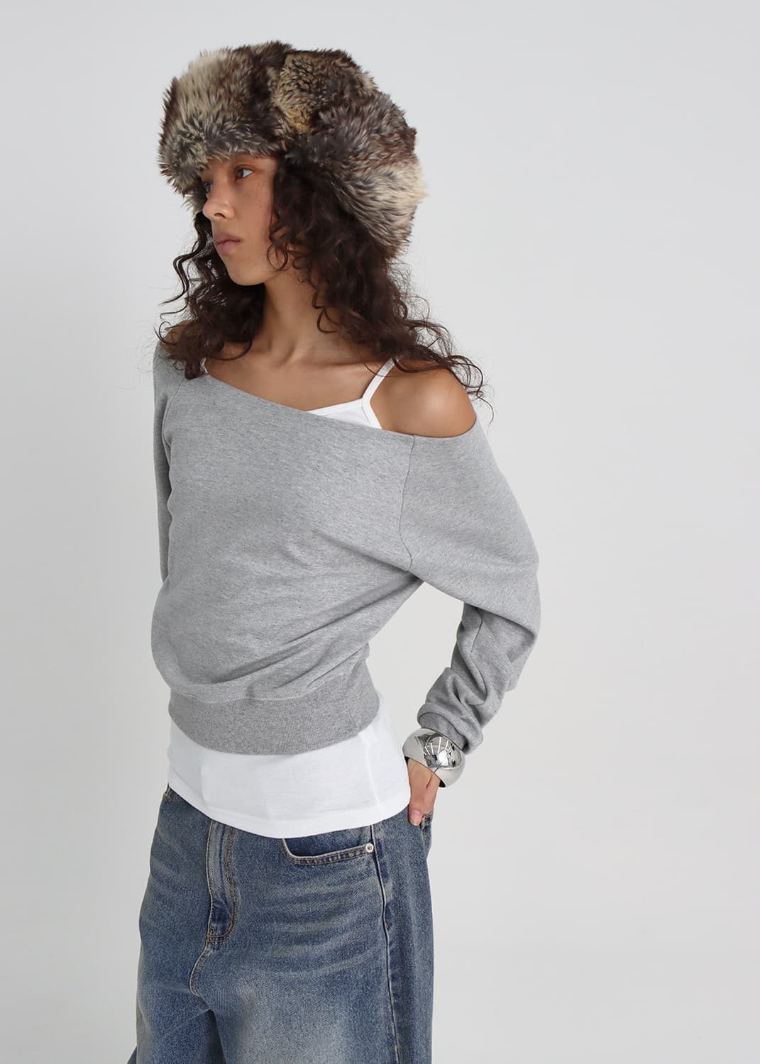 블랙업 오프숄더 맨투맨 그레이 상품이미지2