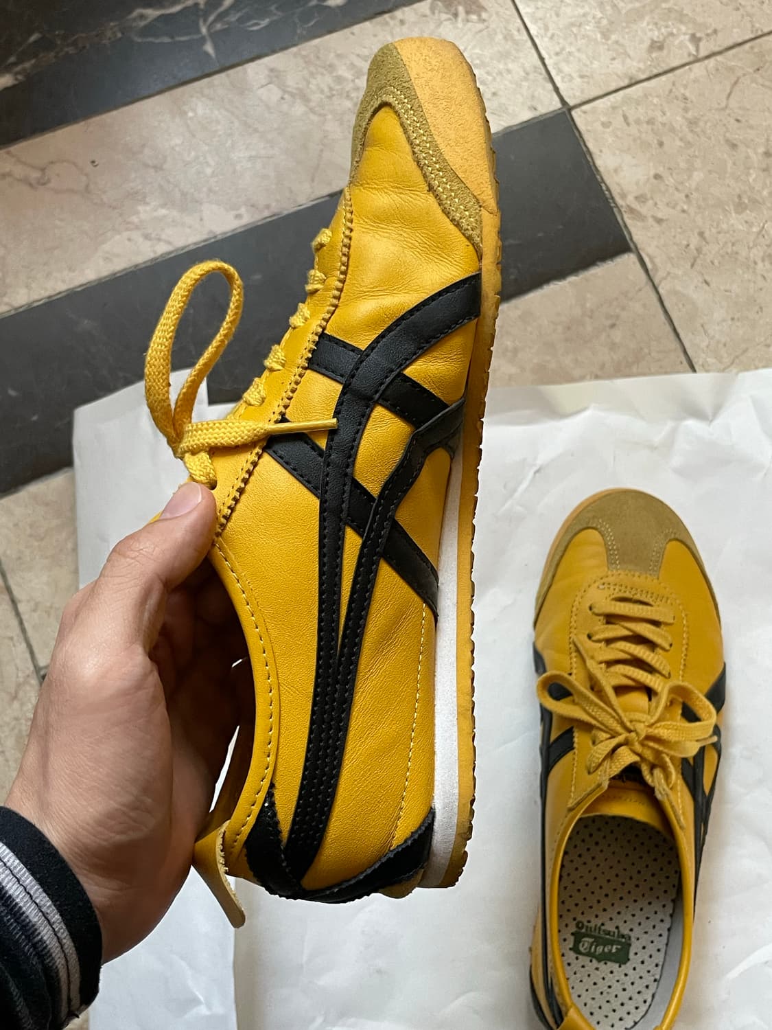 오니츠카 타이거 멕시코 66 옐로우 블랙 265사이즈 판매합니다! 상품이미지2