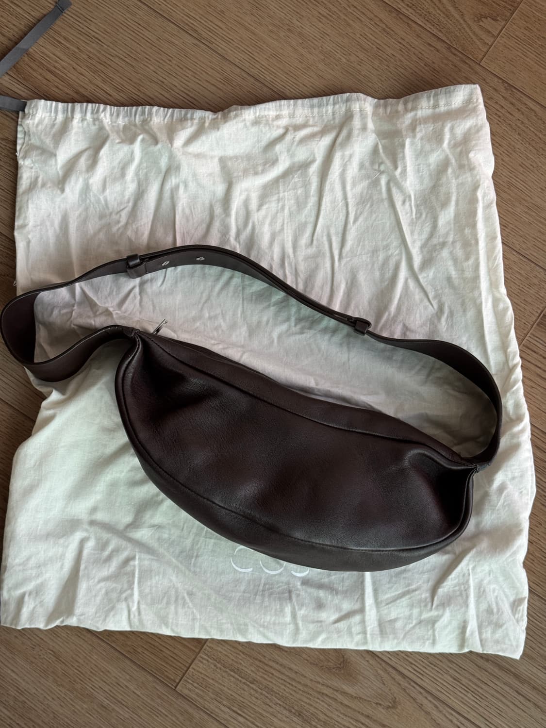 COS 레더 크로스바디백 상품이미지2